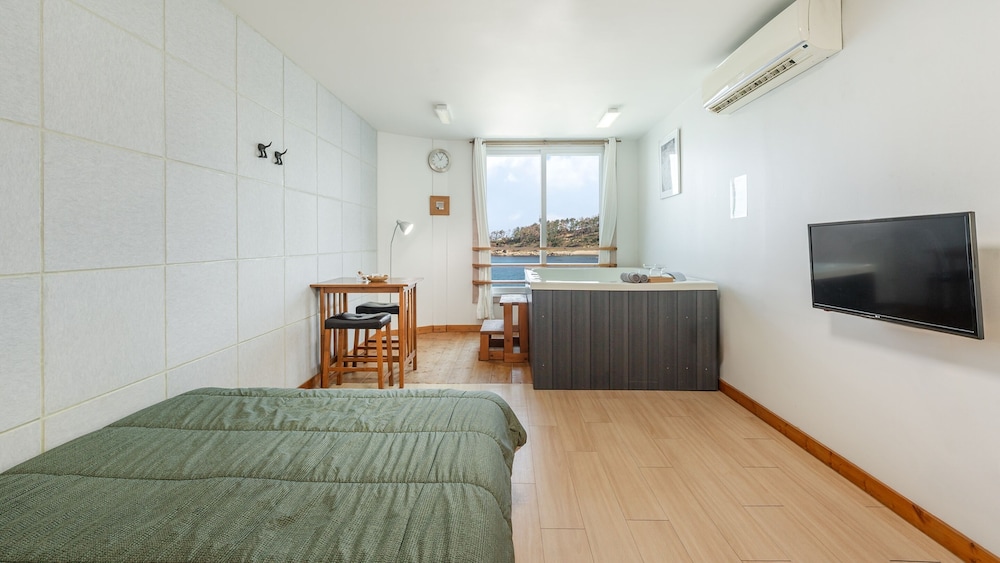 Basic Room, 1 Bedroom (Room 202 (Spa))