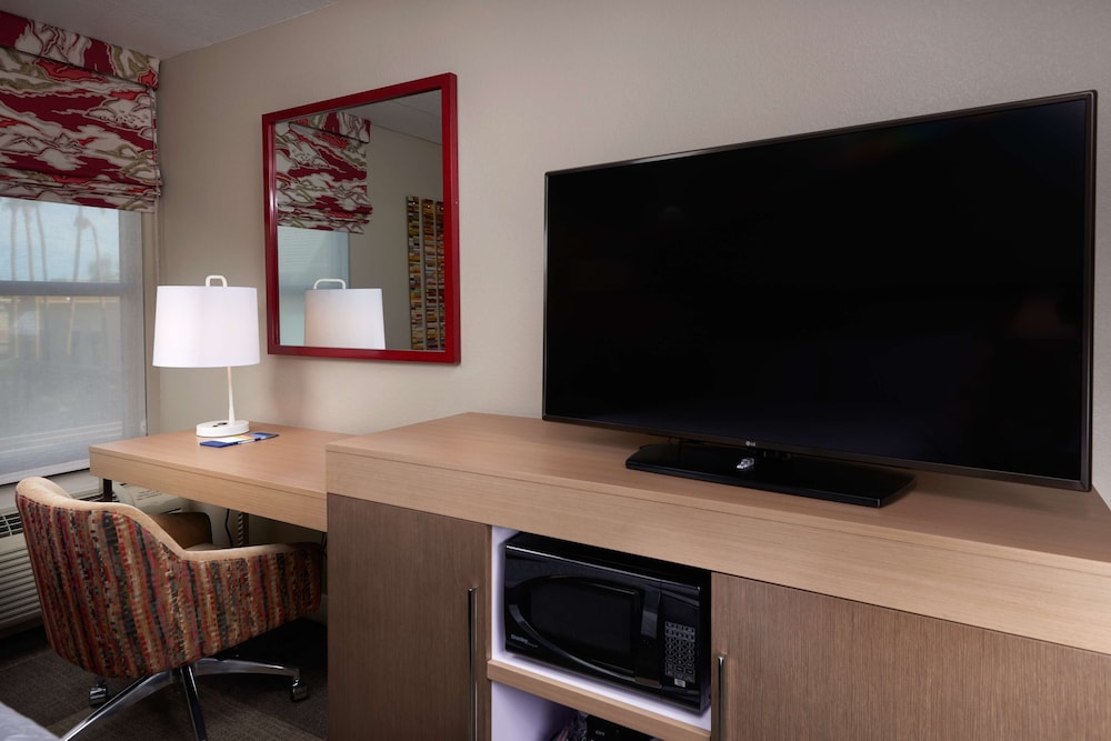 Room, 2 Queen Beds, Refrigerator - Photo 3