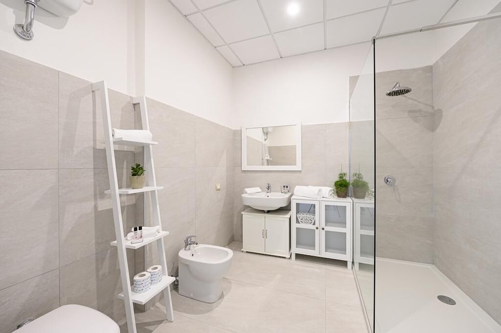 Double or Twin Room - Photo 7