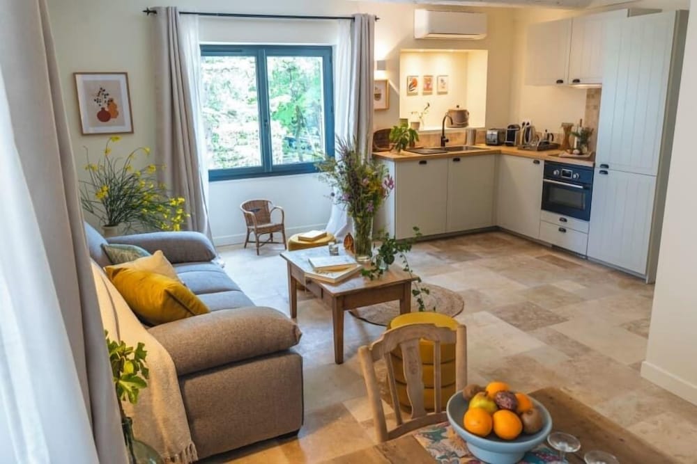 Premium Apartment, Kitchen, Courtyard View