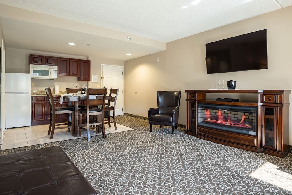 Executive Suite, 1 King Bed with Sofa bed - Photo 2
