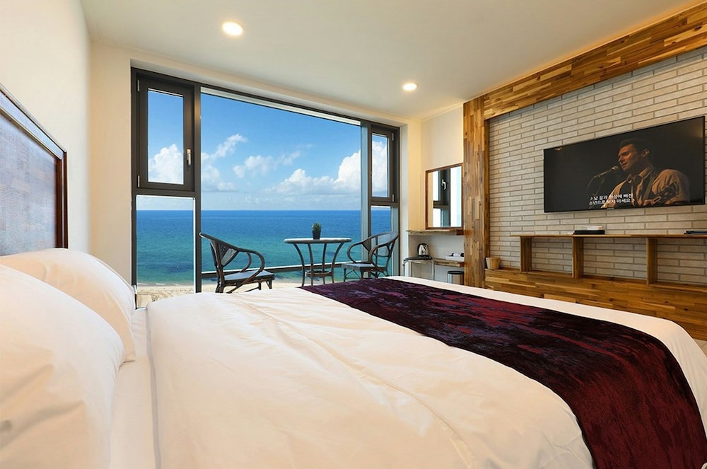 Studio, Sea View (A # 202)