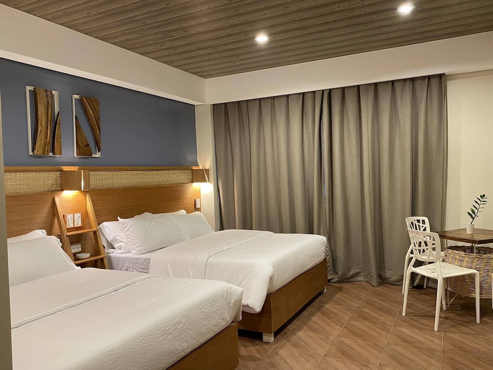 Premium Room, 2 Queen Beds, Non Smoking, Private Bathroom photo 1