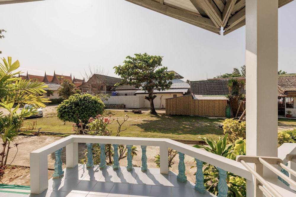 Beachfront Bungalow - Photo 11