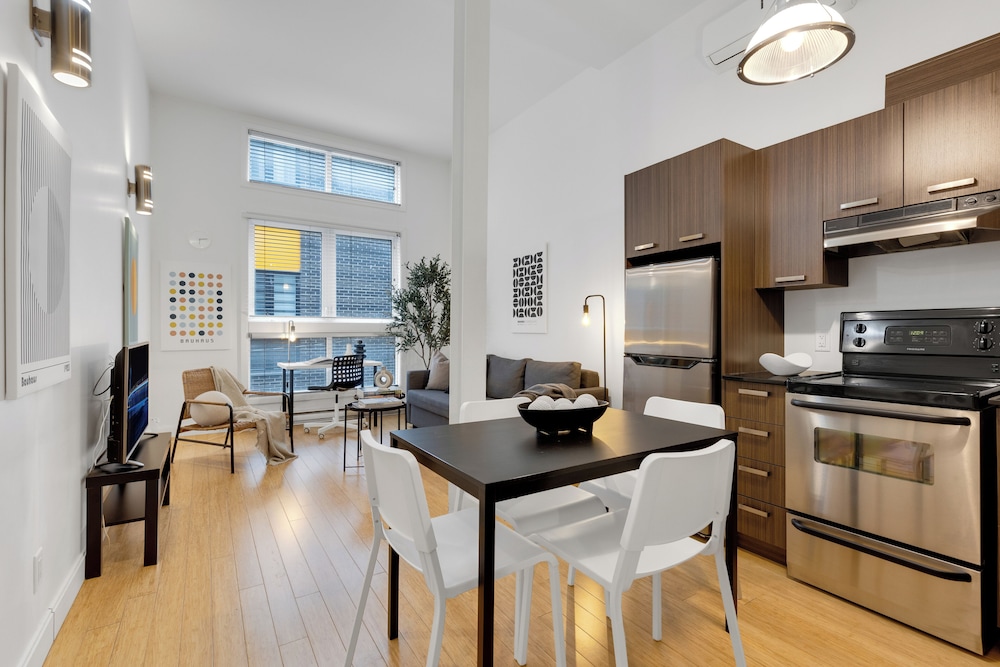 Deluxe Studio Suite, 1 Queen Bed with Sofa bed, City View, Mezzanine (The Main 206)
