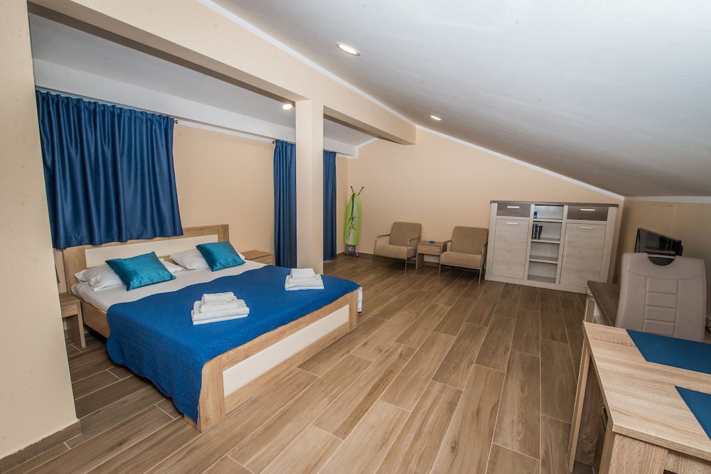 Comfort Studio, 1 Bedroom, Pool View photo 1