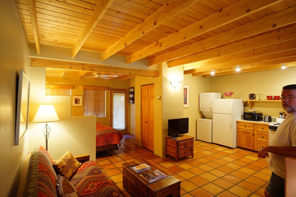 Romantic Suite, 1 King Bed, Garden View, Executive Level photo 2