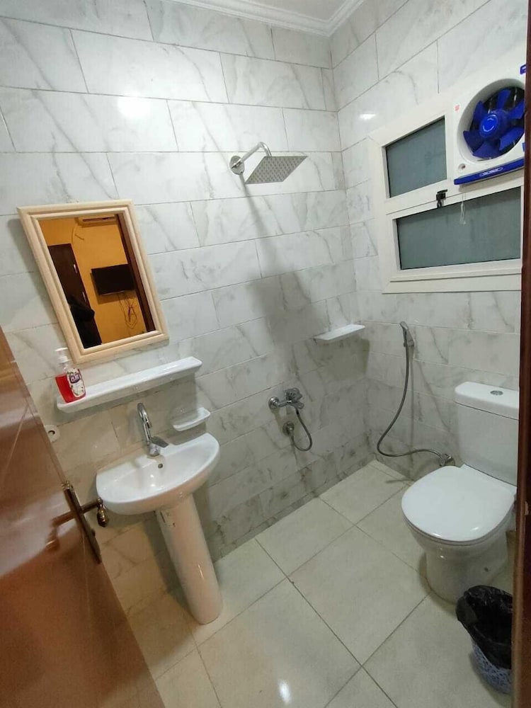 Economy Triple Room - Photo 5