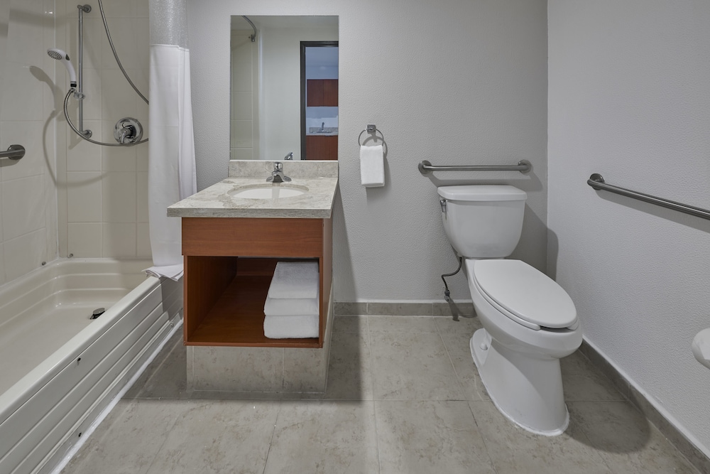 Suite, 2 Queen Beds - Photo 9