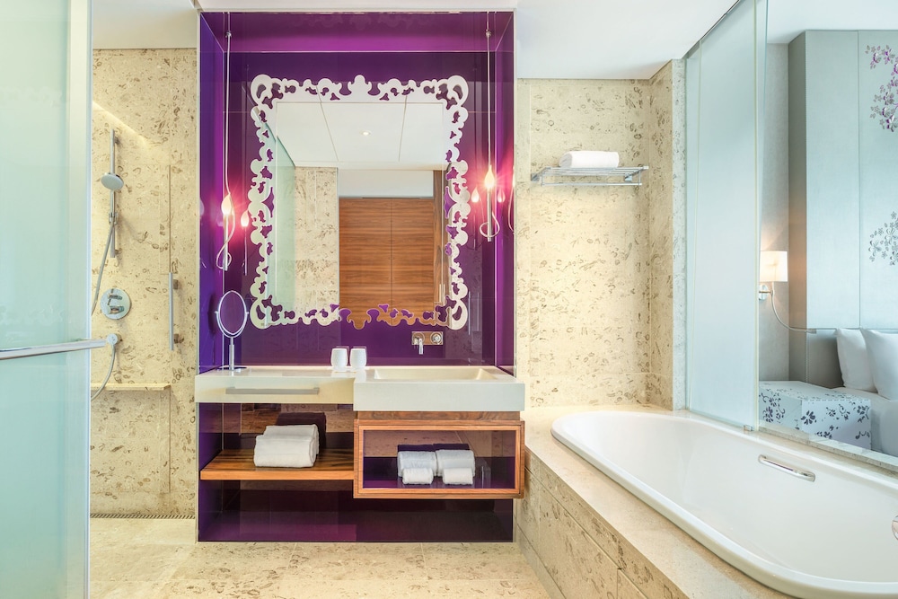 Premier Room, 1 King Bed with Sofa bed, Marina View