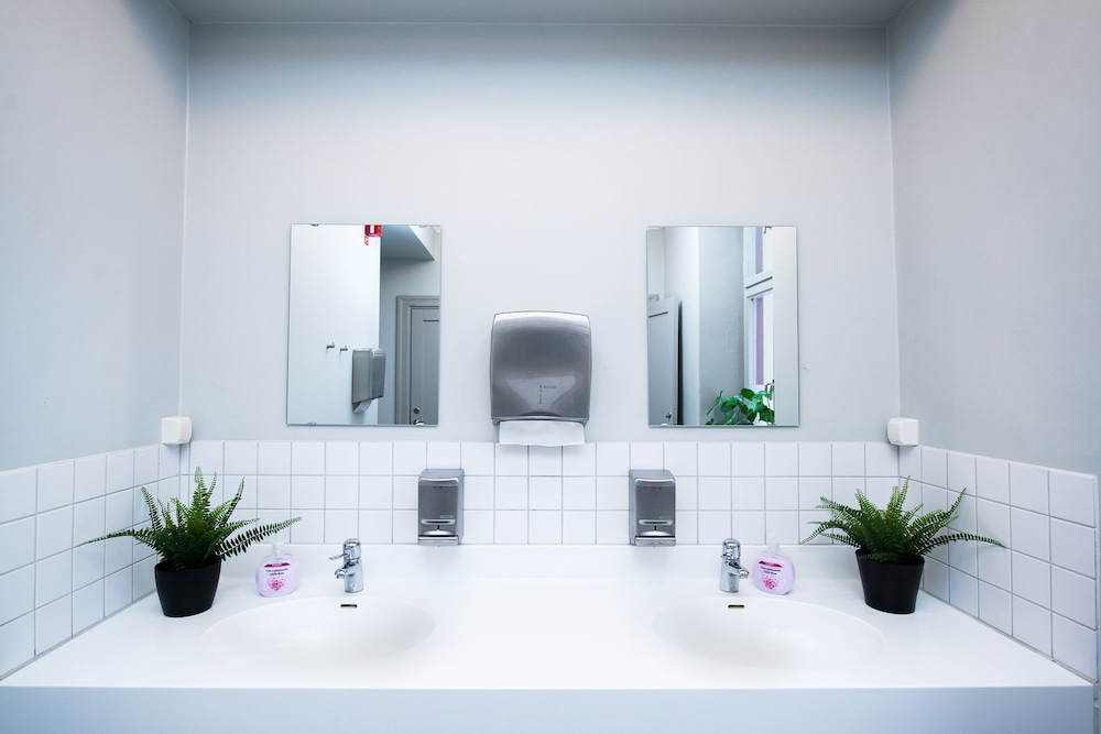 Economy Twin Room, Shared Bathroom photo 2