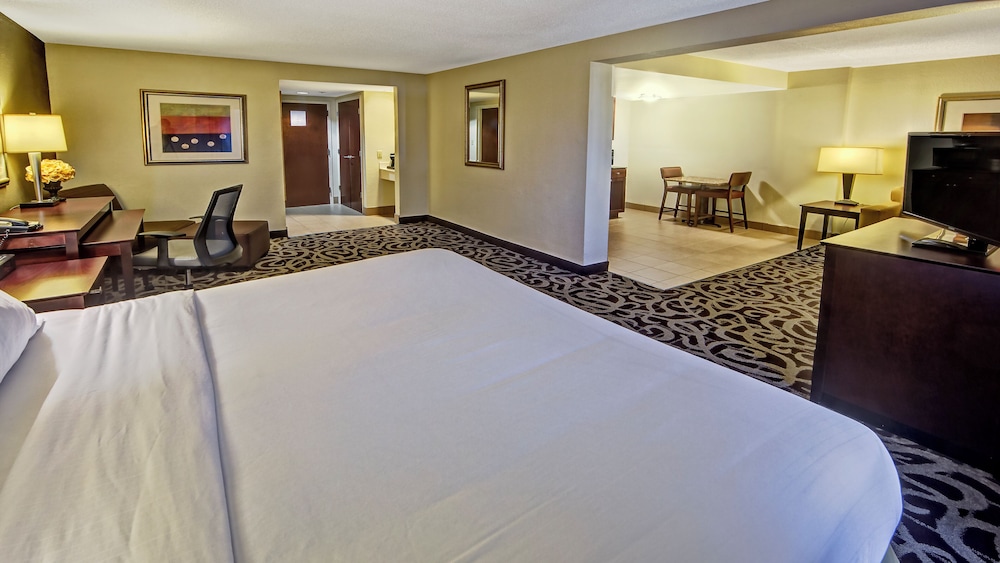 Suite, 2 Queen Beds - Photo 3