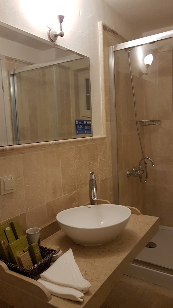 Standard Double or Twin Room - Photo 3