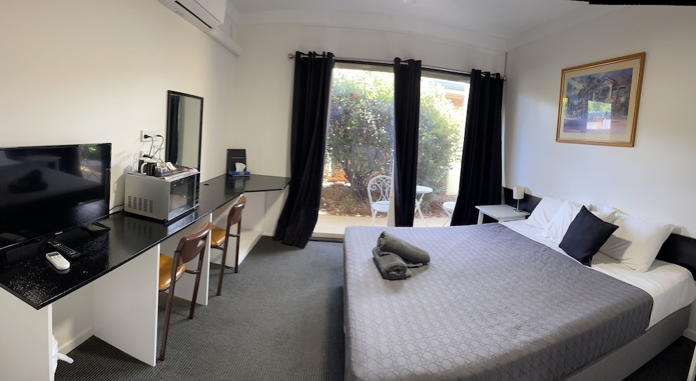Queen Room photo 1