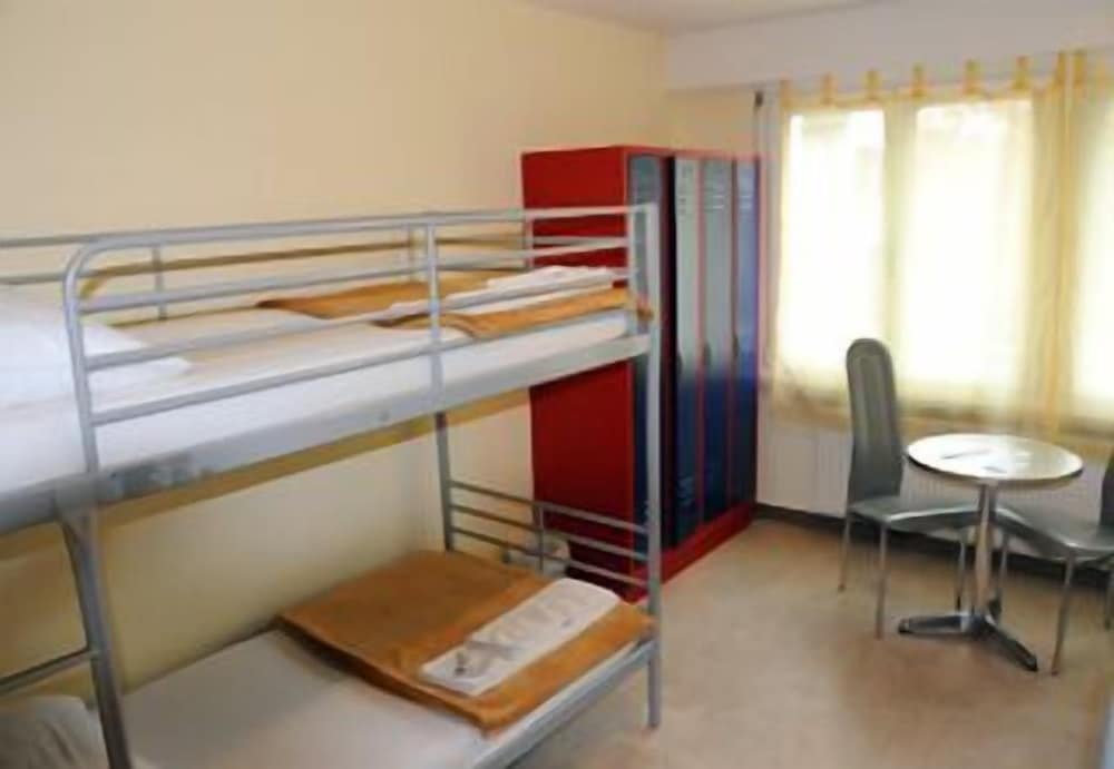 One Bed in a Coed Dorm Room with Shared Bathroom 4 beds photo 2