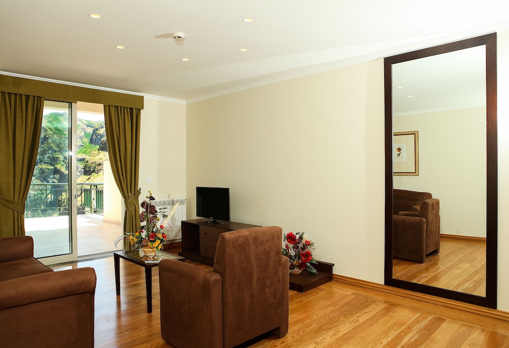 Suite - Photo 2