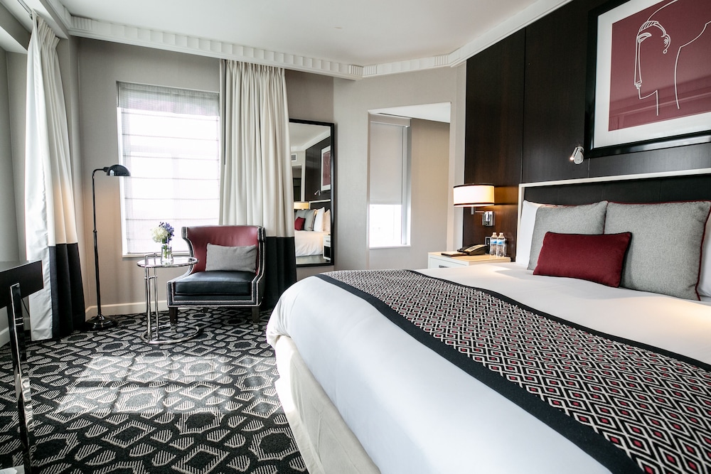 Luxury Room, 1 King Bed, Corner - Photo 2