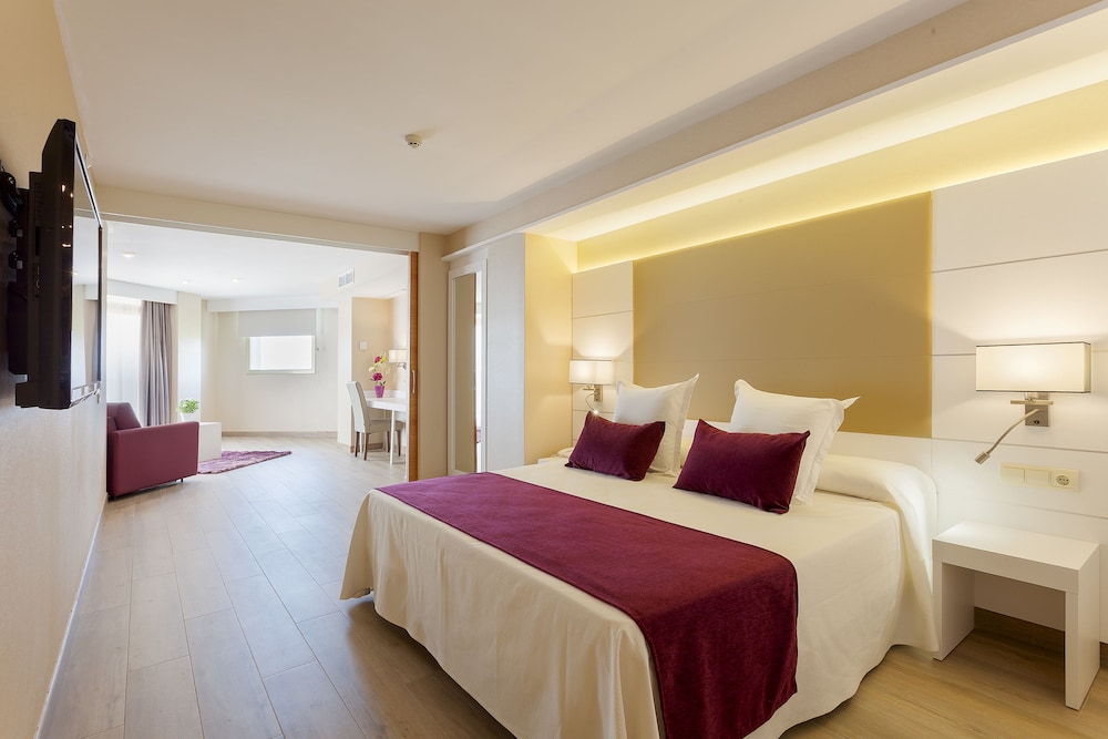 Suite (2 Adults + 1 Child) - Photo 1