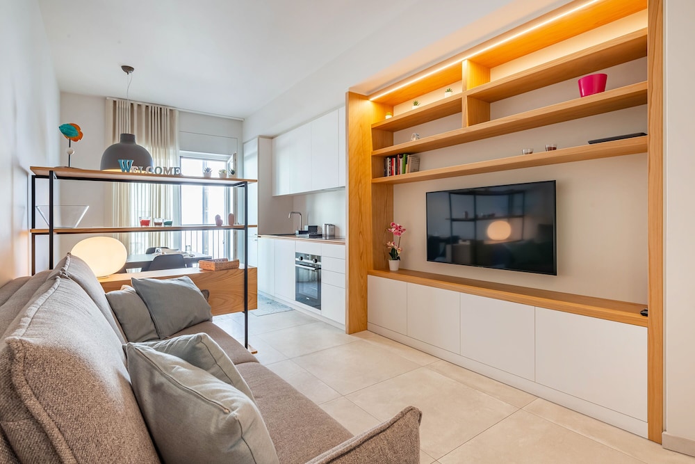 Family Apartment, Multiple Bedrooms (Marina Apartment 100m From Sea)