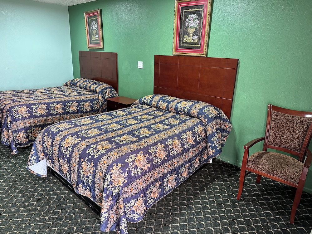 Basic Room, 1 Double Bed, Non Smoking photo 3