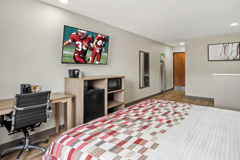 Suite, 1 King Bed, Non Smoking - Photo 4