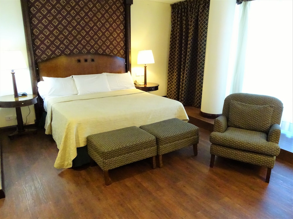 Superior Room, 1 King Bed photo 1