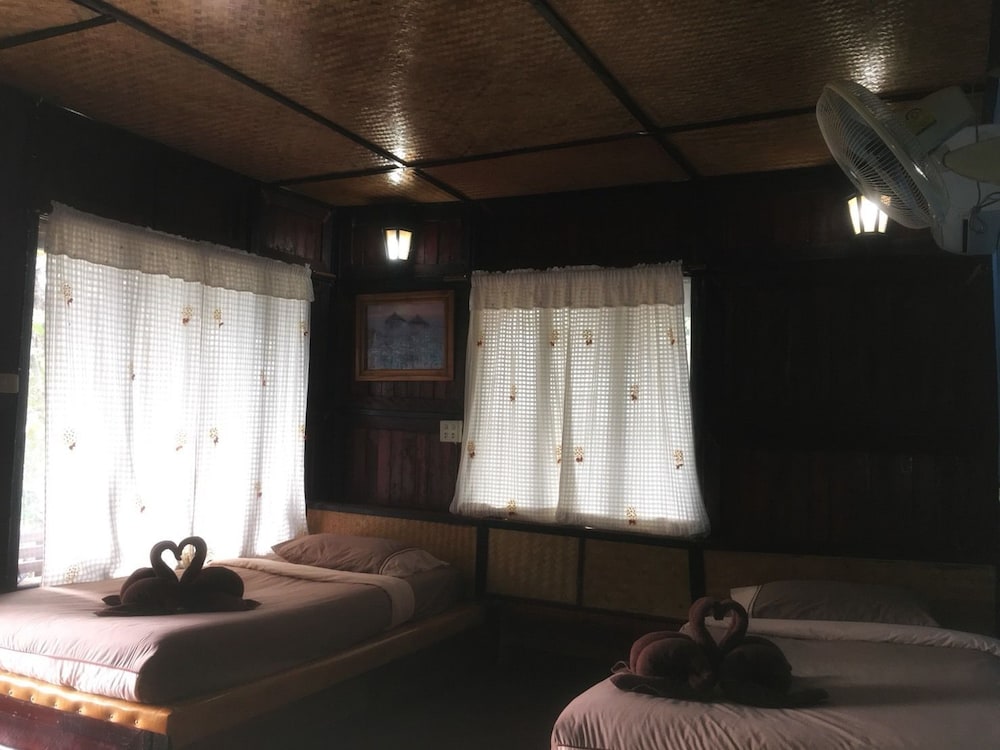 Deluxe Bungalow, 2 Twin Beds - Photo 4