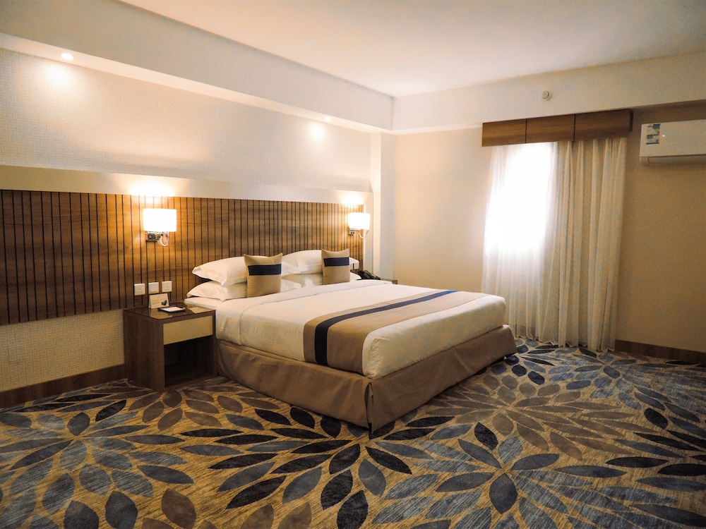 Executive Suite, 2 Bedrooms, City View photo 3