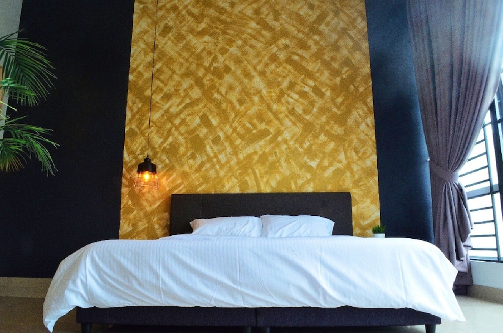Deluxe House photo 1