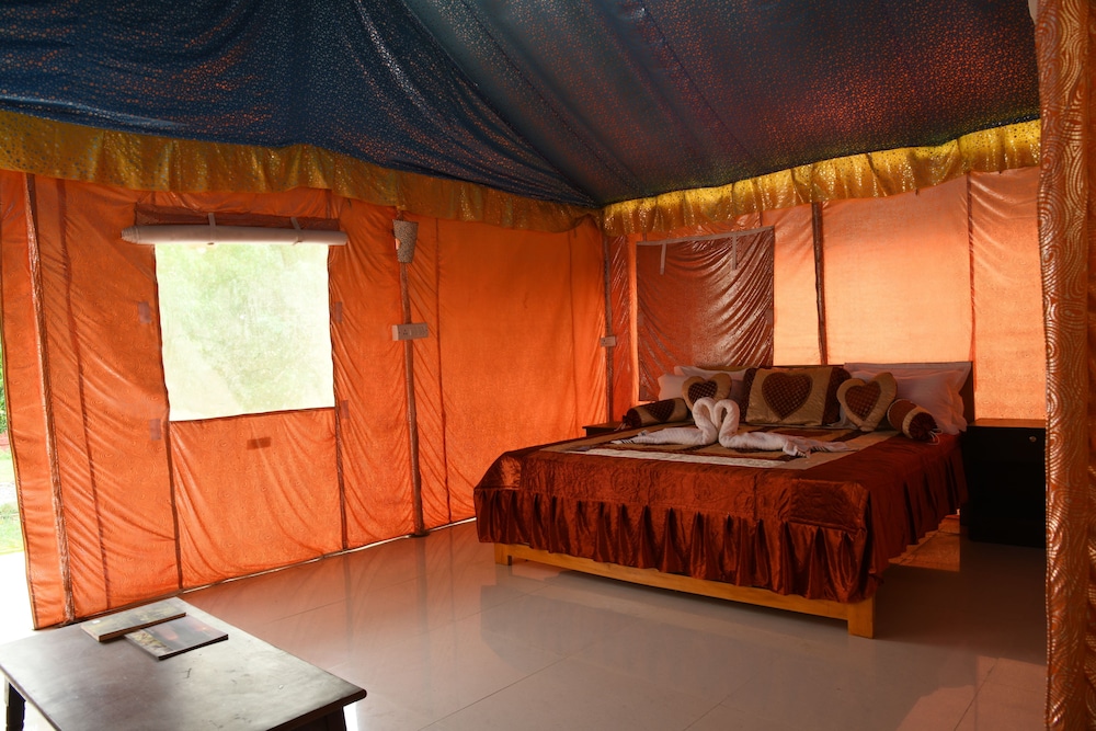 Royal Swiss Ac Tent photo 2
