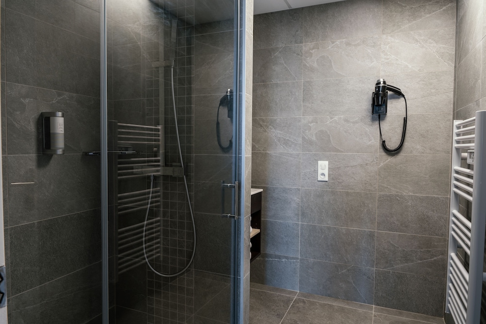 Deluxe Suite - Photo 2