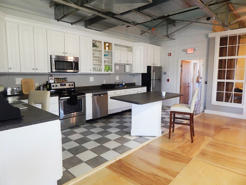 Apartment D: Riverfront Grand photo 2