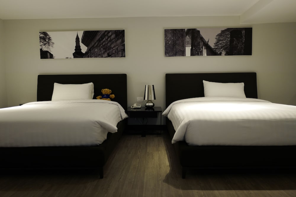 XL Suite with Jacuzzi photo 3