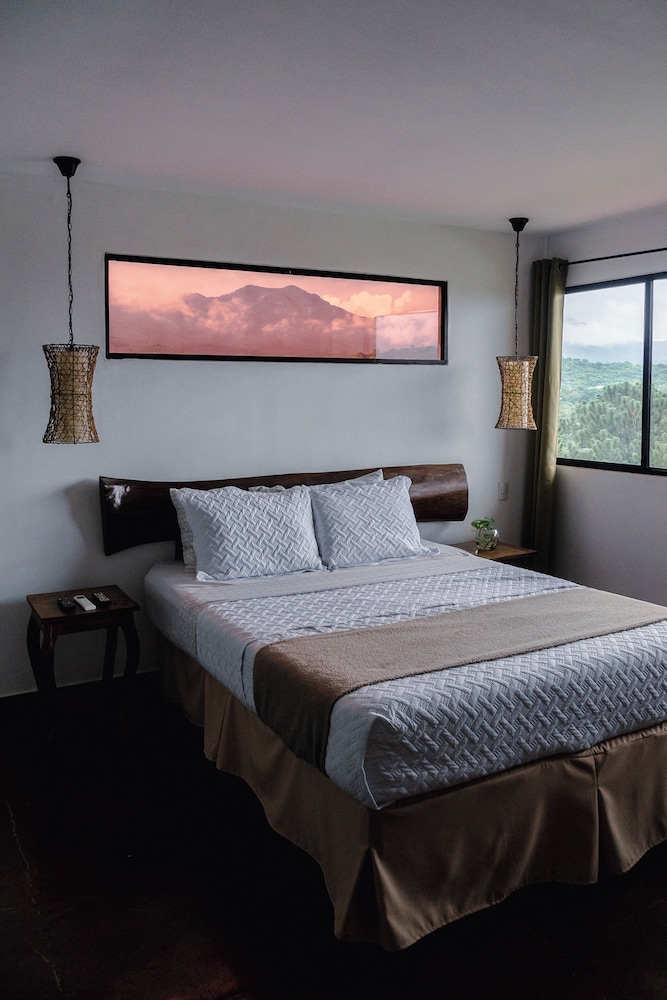 Deluxe Room, Balcony, Mountain View photo 3