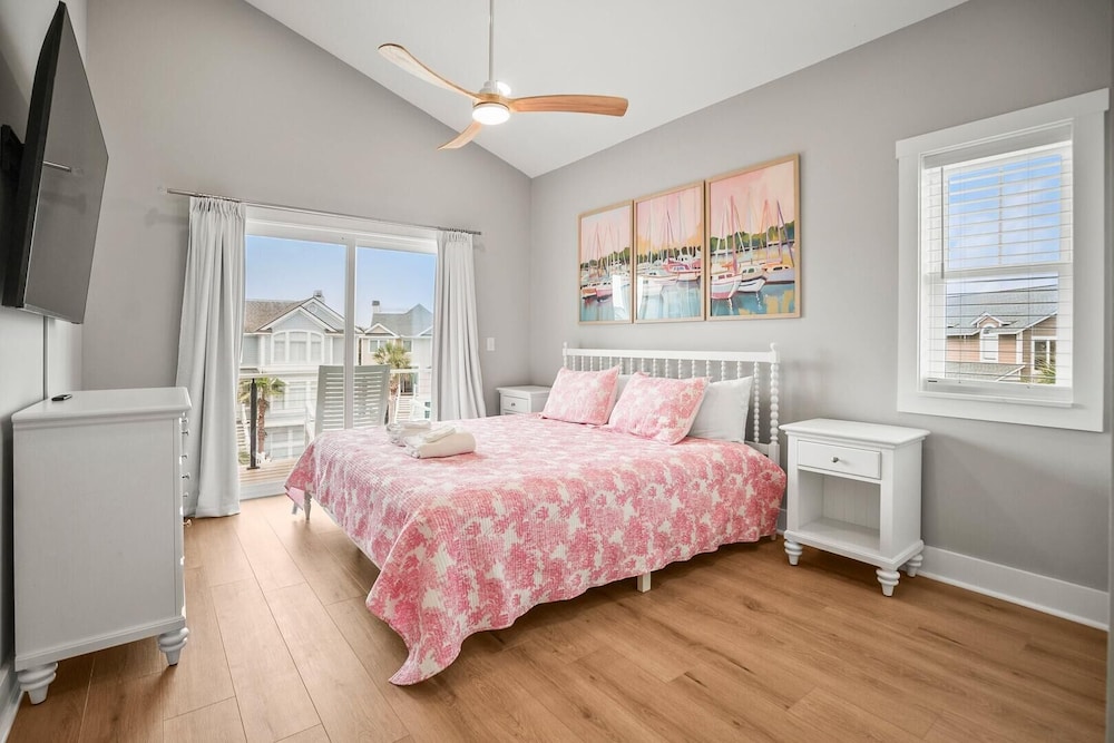House, Multiple Beds, Balcony, Ocean View (350 Ocean Point)