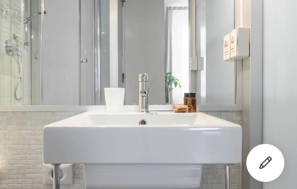 Luxury Double or Twin Room, 1 Queen Bed, Ensuite, City View photo 2