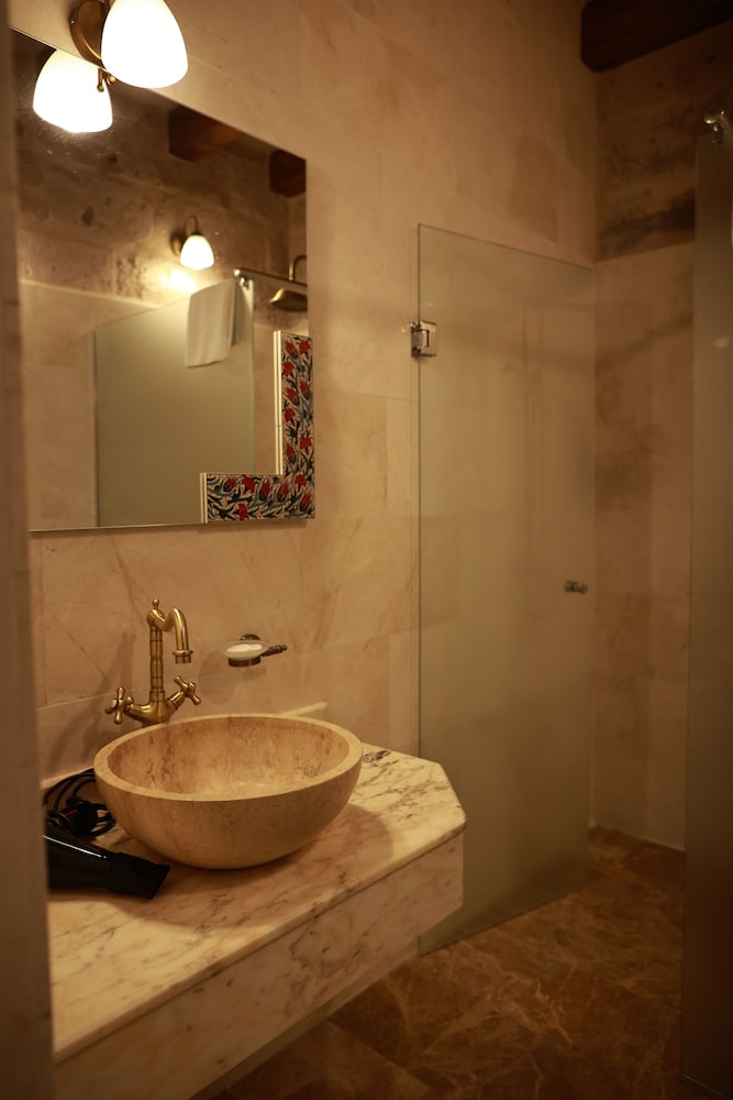 Grand Room, Non Smoking, Mountain View - Photo 8