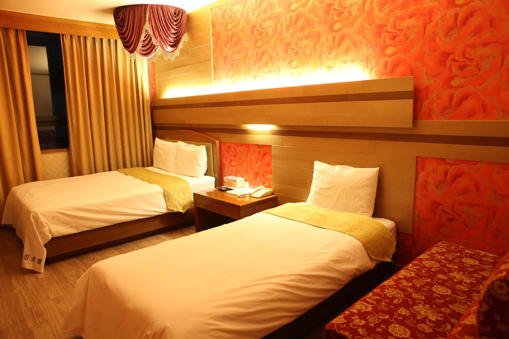 Premier Twin Room photo 3