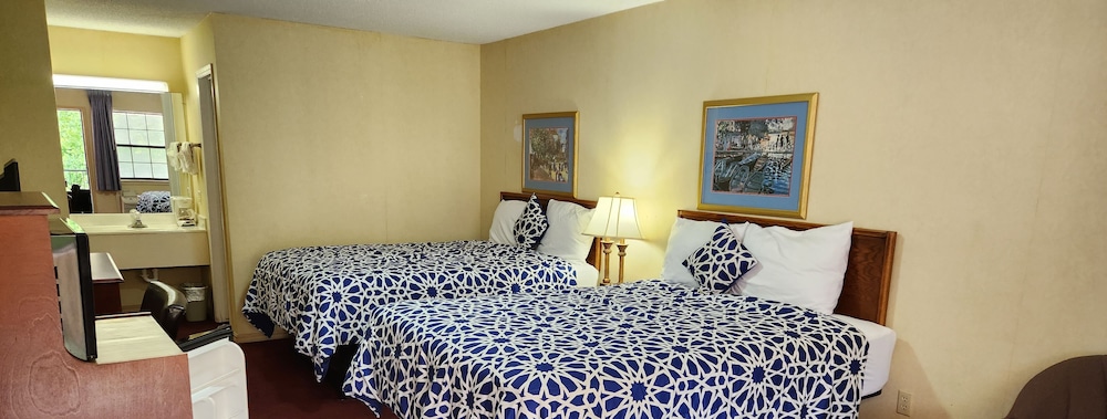 Single Room, 2 Queen Beds, Non Smoking