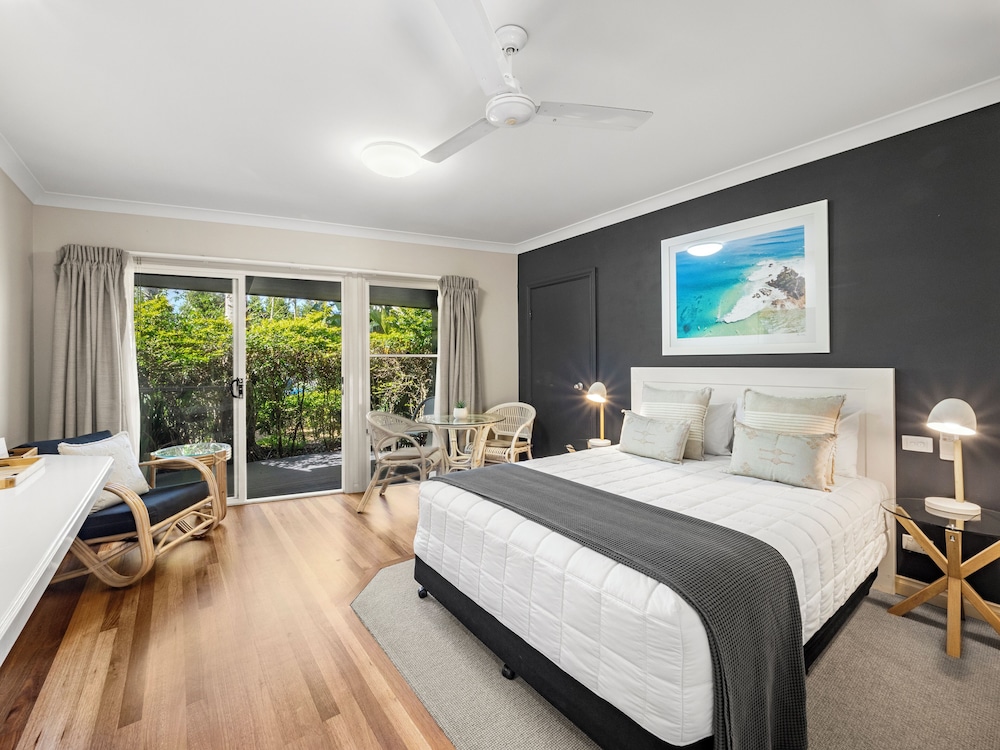 Deluxe Room, 1 Queen Bed, Garden View