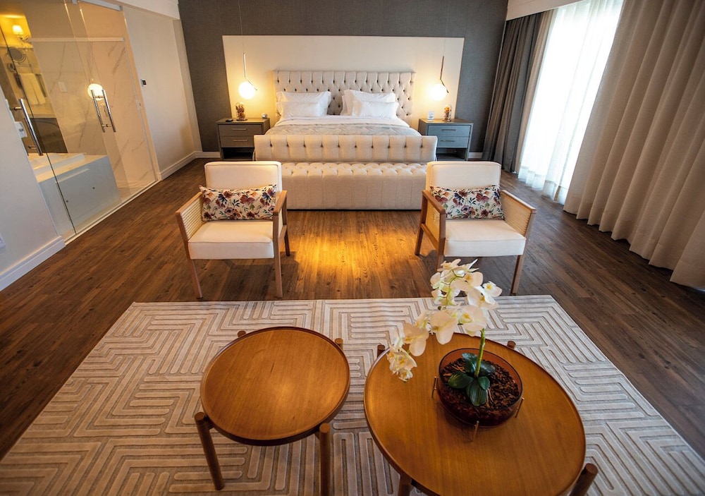 North Diamond Semi Presidential Suite