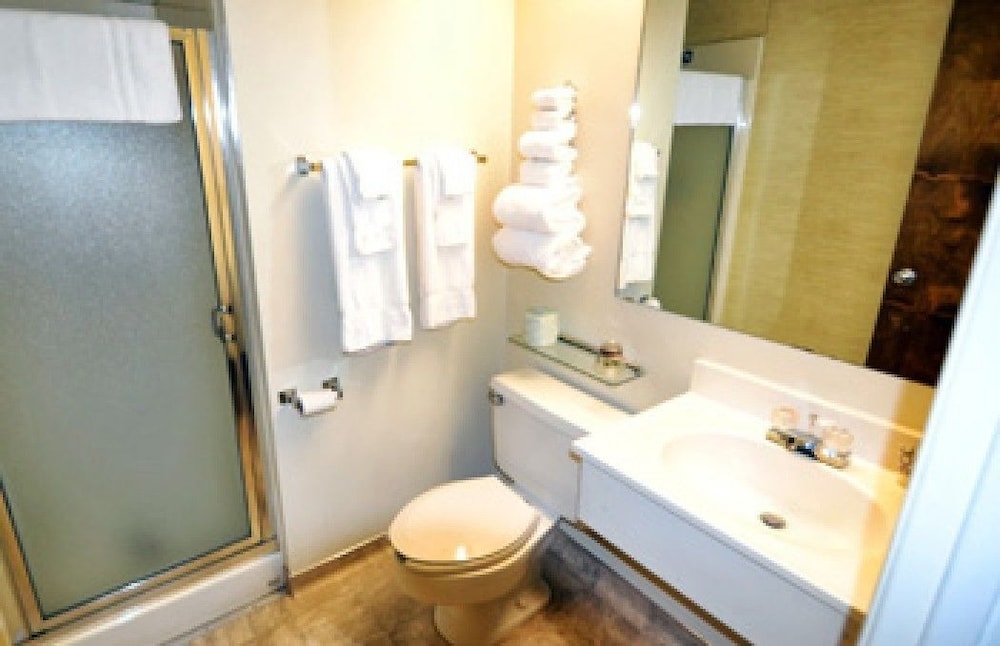 Deluxe Room, 2 Queen Beds photo 2