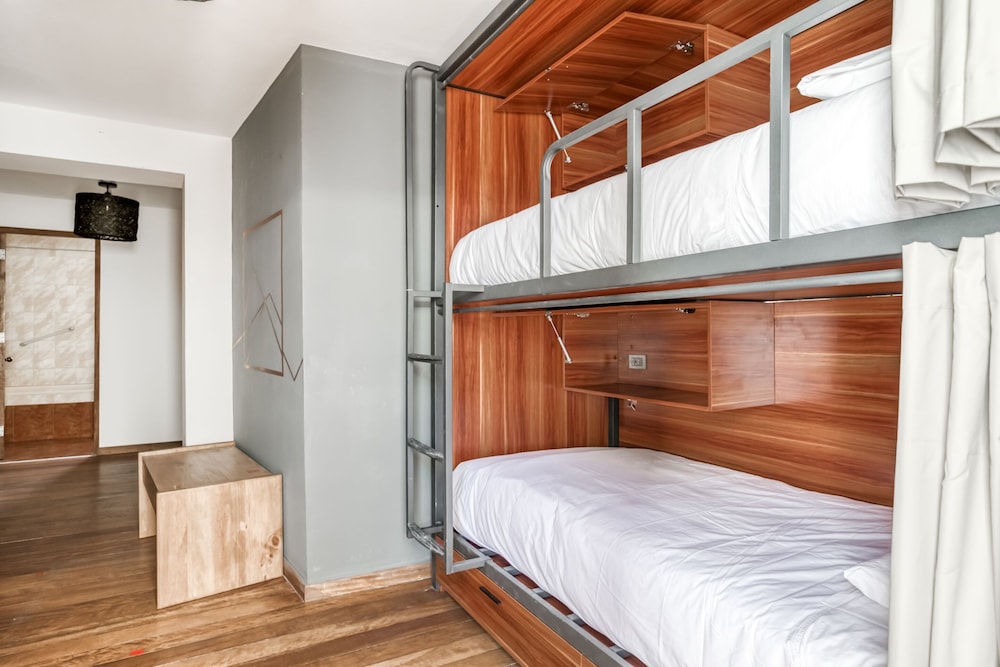 Bed In 6 Bed Community Room photo 2