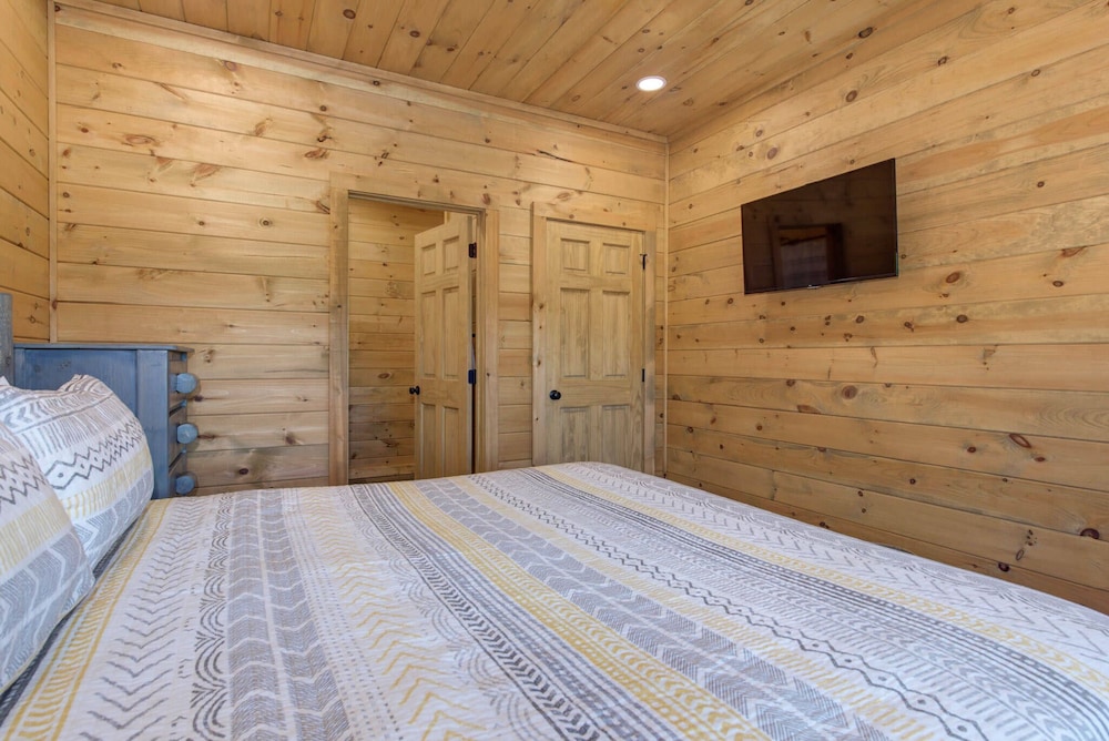 Cabin, Multiple Beds, Hot Tub, Mountain View (Lion'S Landing)