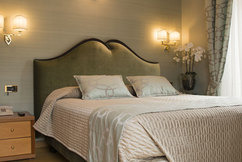 Double or Twin Room - Photo 15
