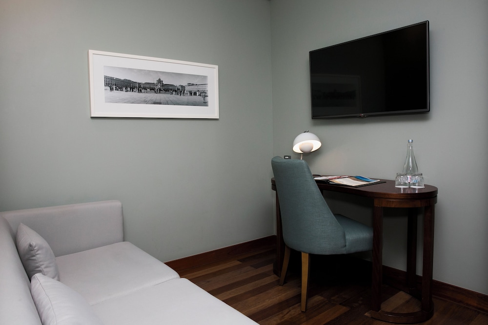 Deluxe Room (2+1 | King Size Bed) thumbnail 5