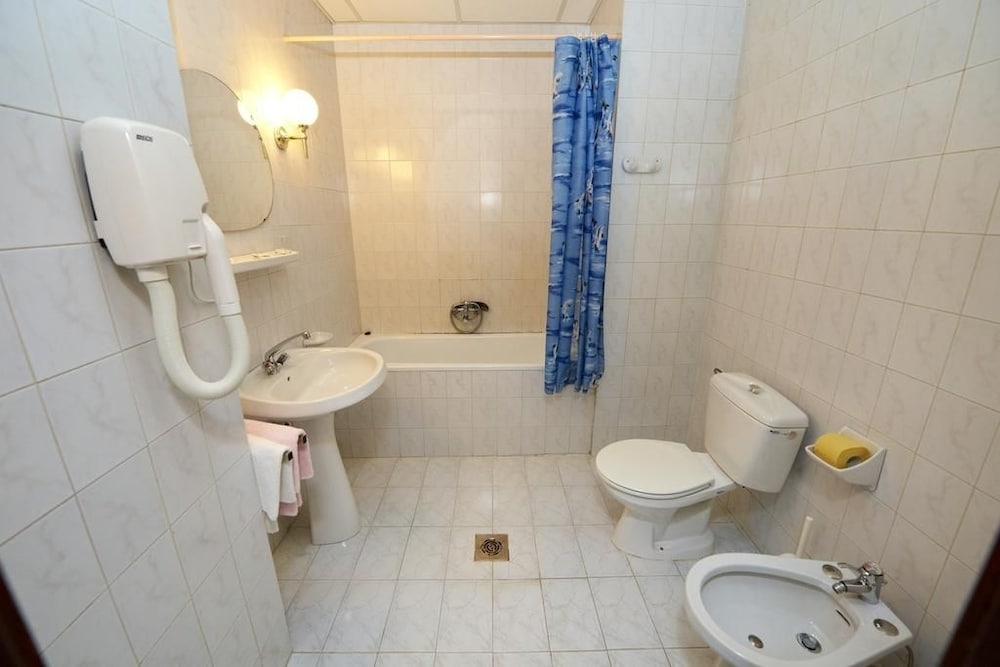 Standard Twin Room photo 3