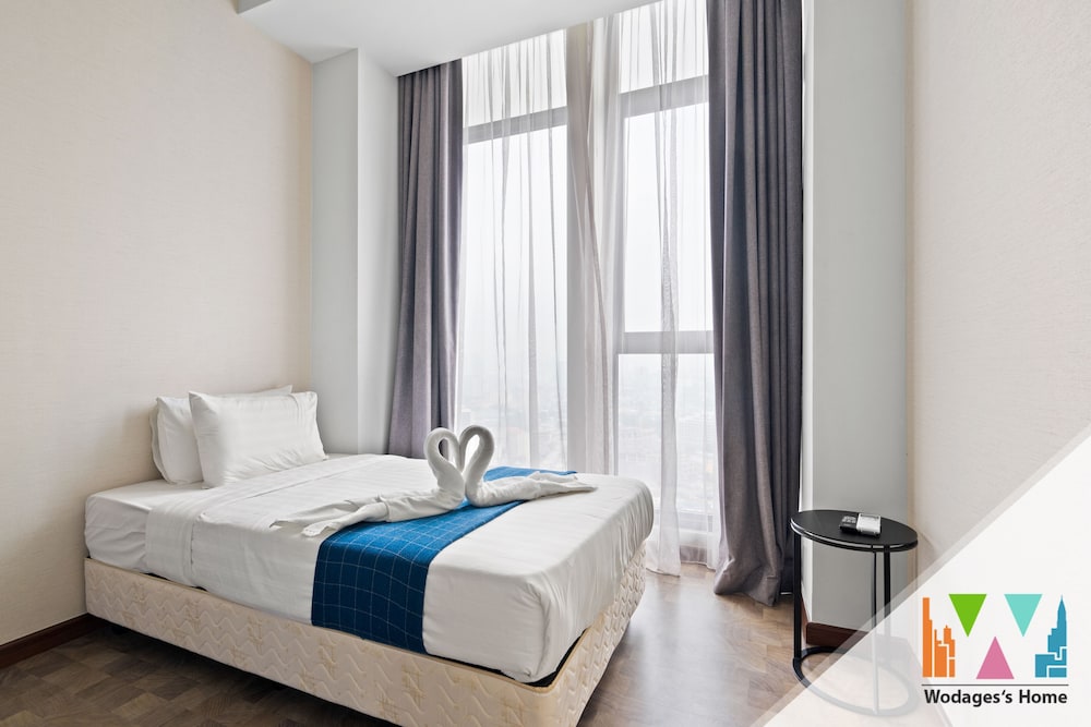 Executive Suite, 2 Bedrooms, Pool Access, City View photo 3