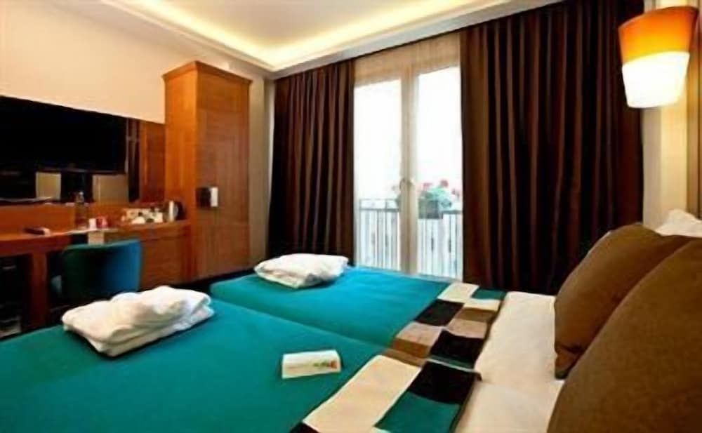 Double or Twin Room photo 3