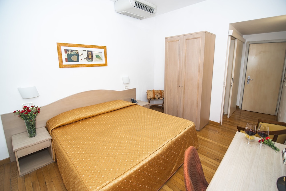 Basic Triple Room - Photo 3